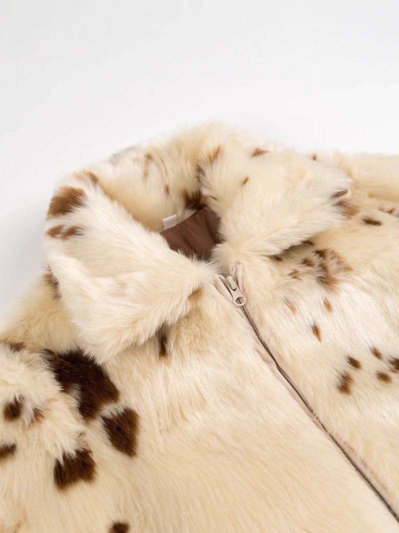 Trendy short jacket for women in faux fur with unique animal print Lune London