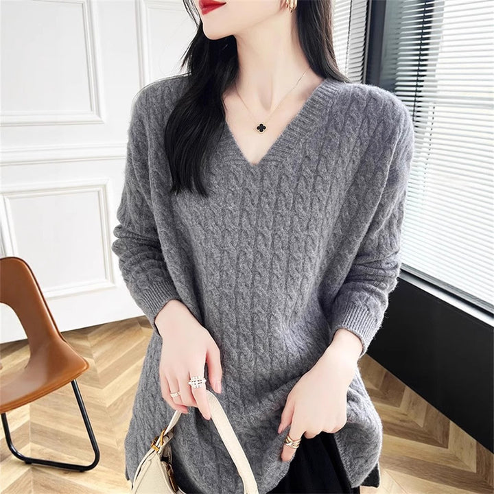 Pull femme à col en V avec un motif en tricot torsadé caractéristique et une coupe décontractée Chic & Stil