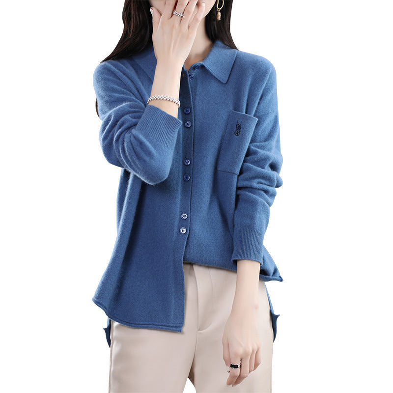 Blouse en tricot pour femmes avec une coupe claire et des détails de boutons élégants Chic & Stil