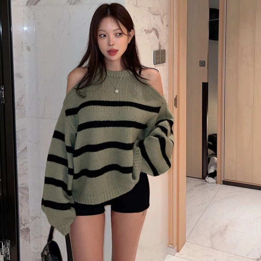Pull oversized pour femmes avec design d'épaule dénudée et motif rayé Chic & Stil