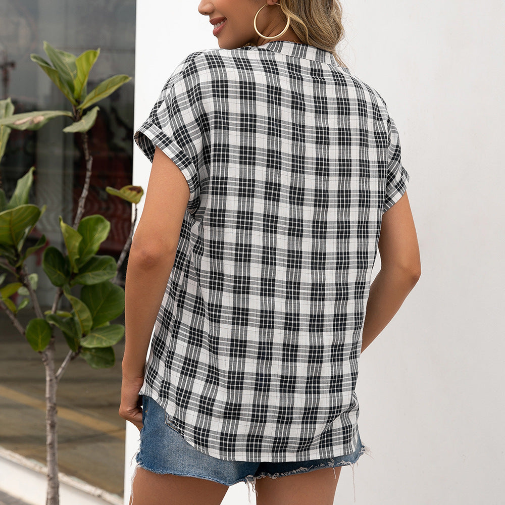 Short-sleeved checkered blouse for women with modern V-neck and relaxed fit Lune London