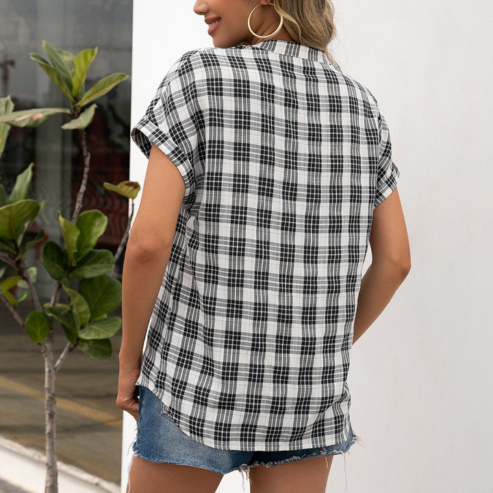 Short-sleeved checkered blouse for women with modern V-neck and relaxed fit Lune London