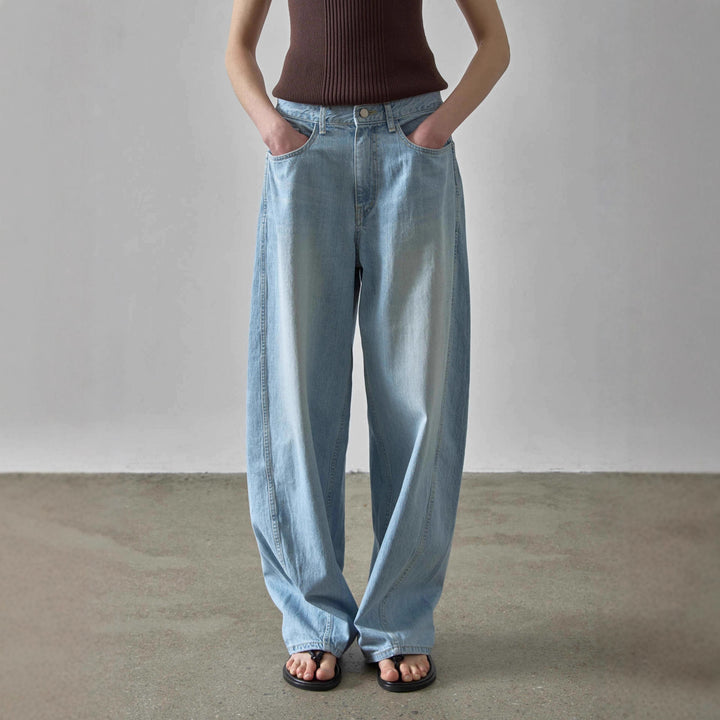 Wide jeans for women with a high waist and a relaxed fit Lune London