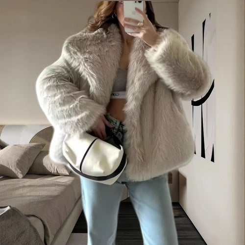 Ladies cozy fur coat Chic und Style