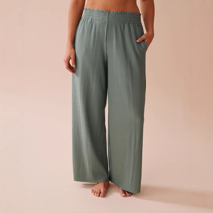 Wide pleated pants for women with elastic waistband and side pockets Lune London