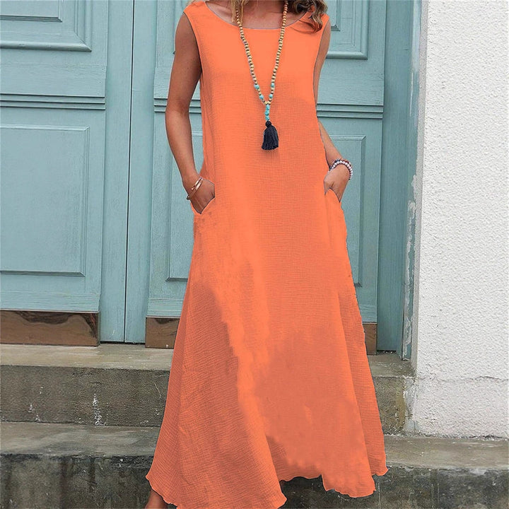 Maxi dress for women with practical pockets and flowing cut Lune London