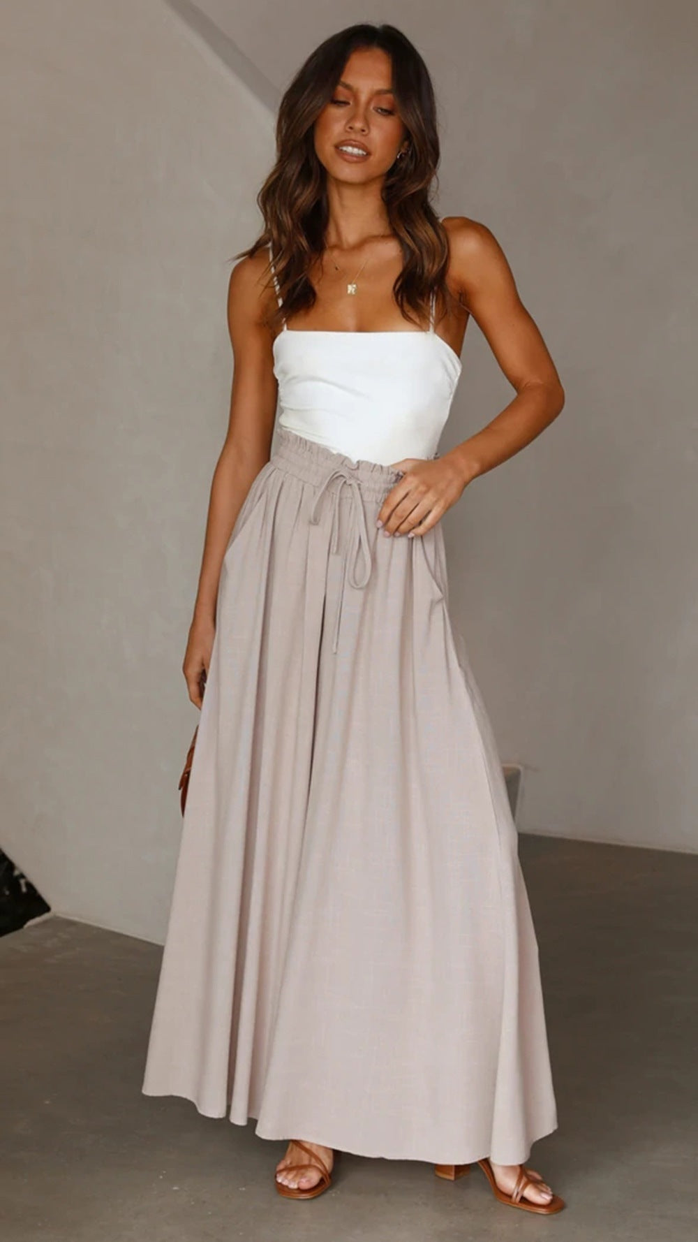 Maxi skirt for women with elastic waistband and side pockets Lune London