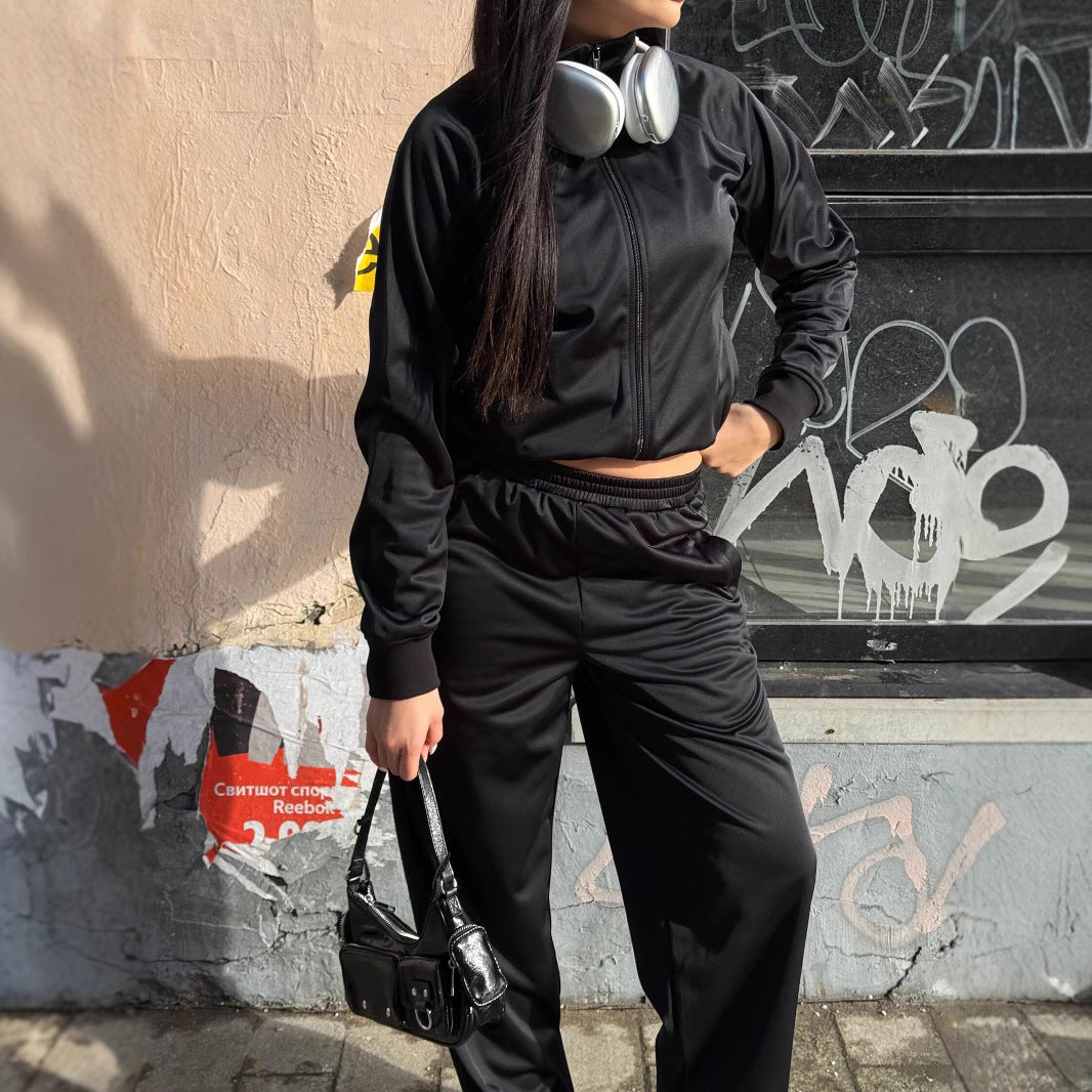 Women's sporty tracksuit with high collar and elastic cuffs Lune London