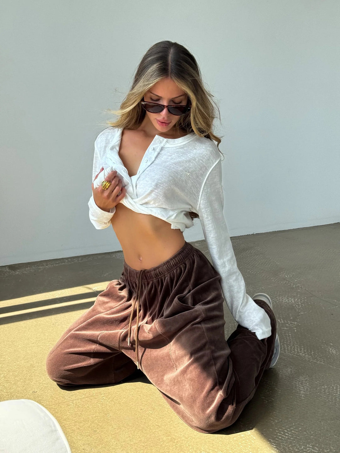 Wide velvet pants for women with elastic waist and practical side pockets Lune London
