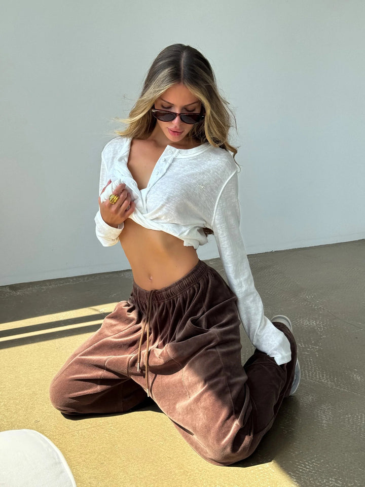 Wide velvet pants for women with elastic waist and practical side pockets Lune London