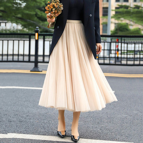 Elegant tulle skirt for women with a flared cut and an elastic waistband Lune London