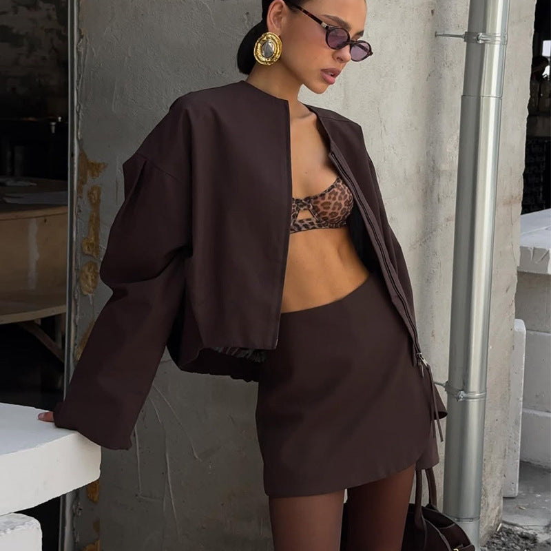 Trendy short jacket for women with a short cut and matching skirt Lune London