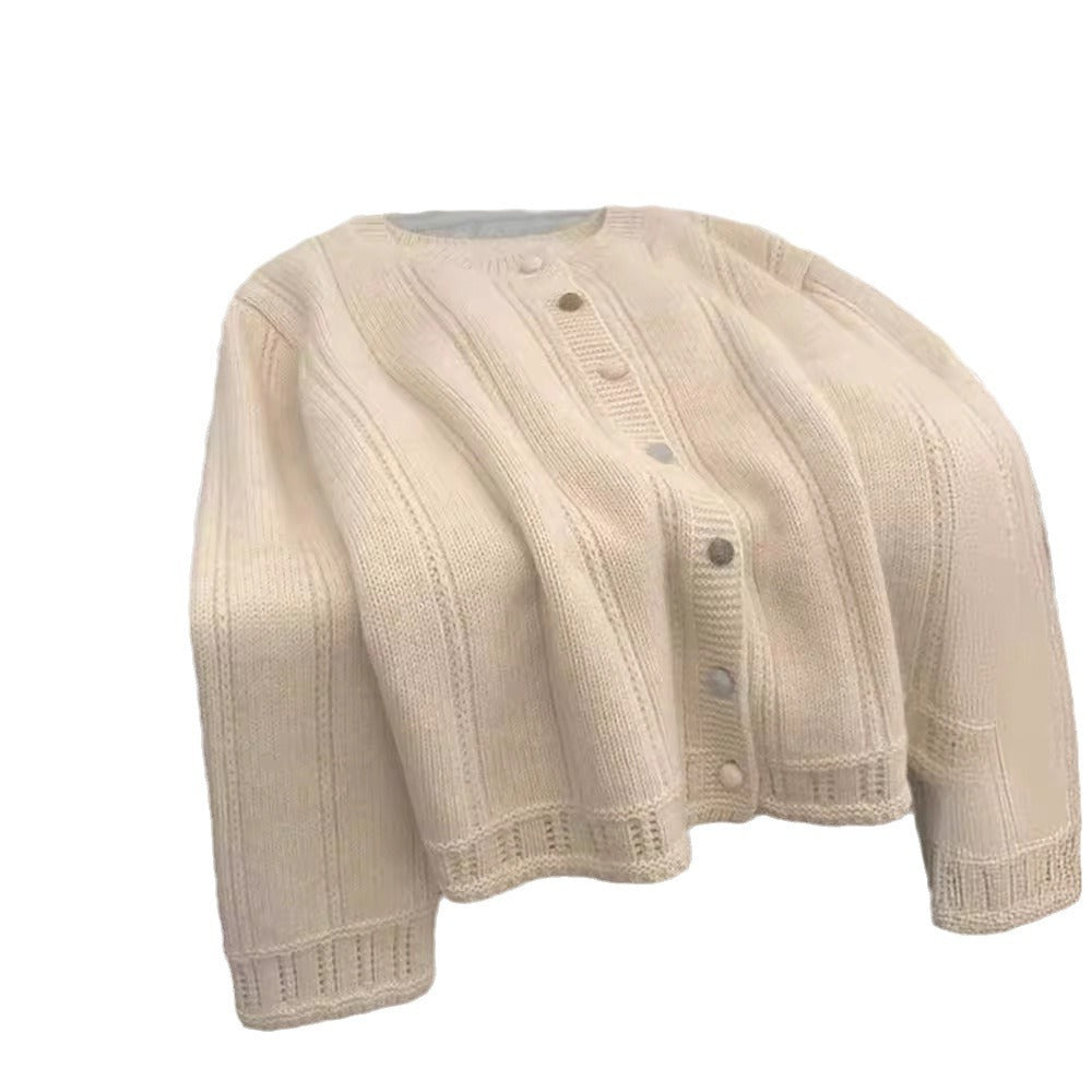 Chunky knit cardigan for women with an elegant button closure and wide sleeves Lune London