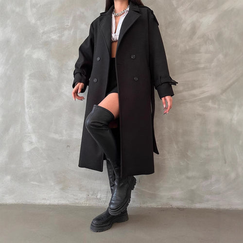 Stylish women's trench coat with elegant details and a double-breasted front closure Lune London