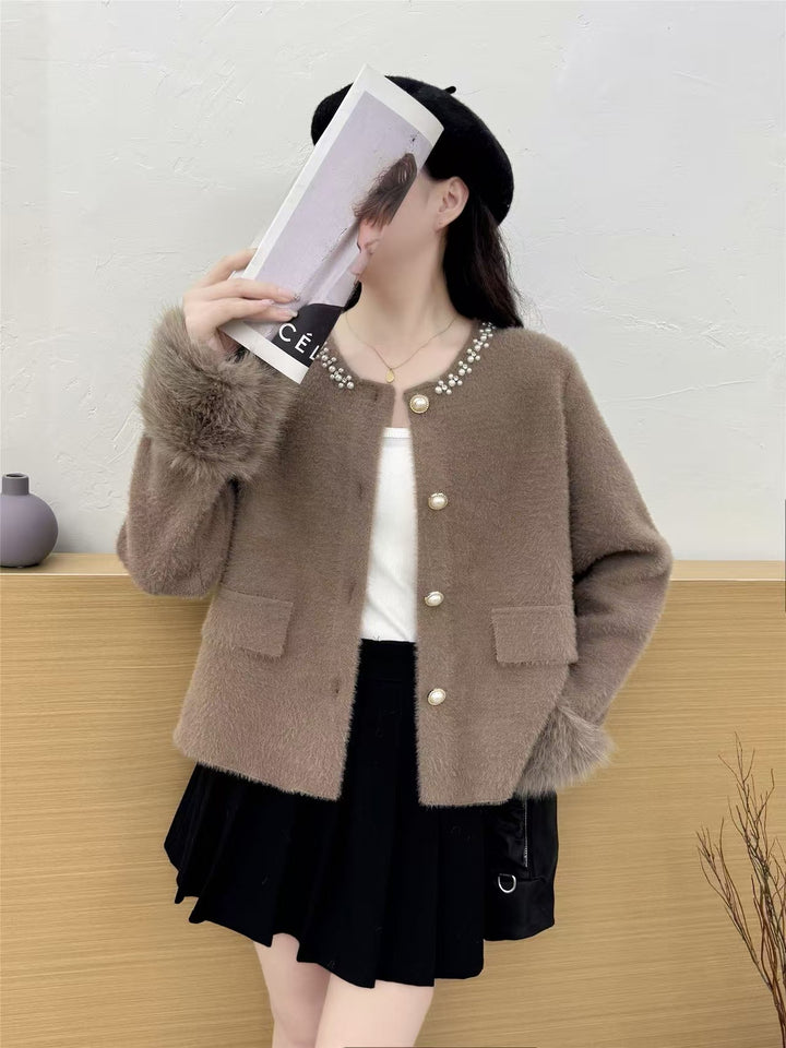 Cardigan élégant pour femmes avec décoration de perles et manches duveteuses Chic & Stil