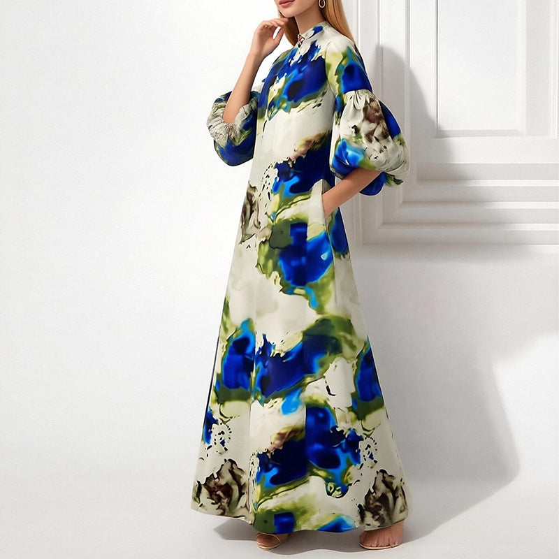 Robe maxi pour femmes avec des manches bouffantes volumineuses et un design coloré complexe Chic & Stil