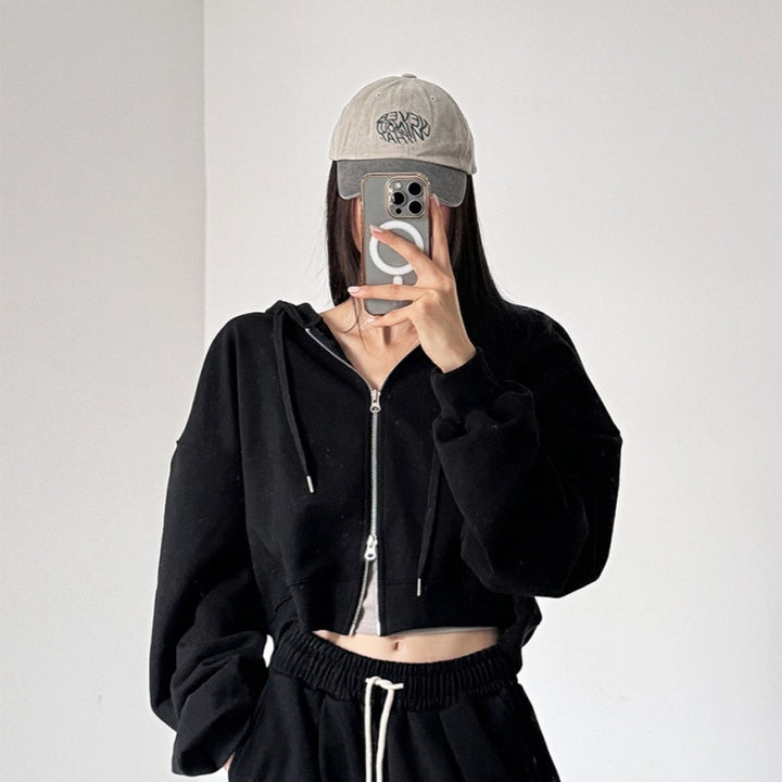 Sweat à capuche court pour femmes avec fermeture éclair et poignets élastiques Chic & Stil