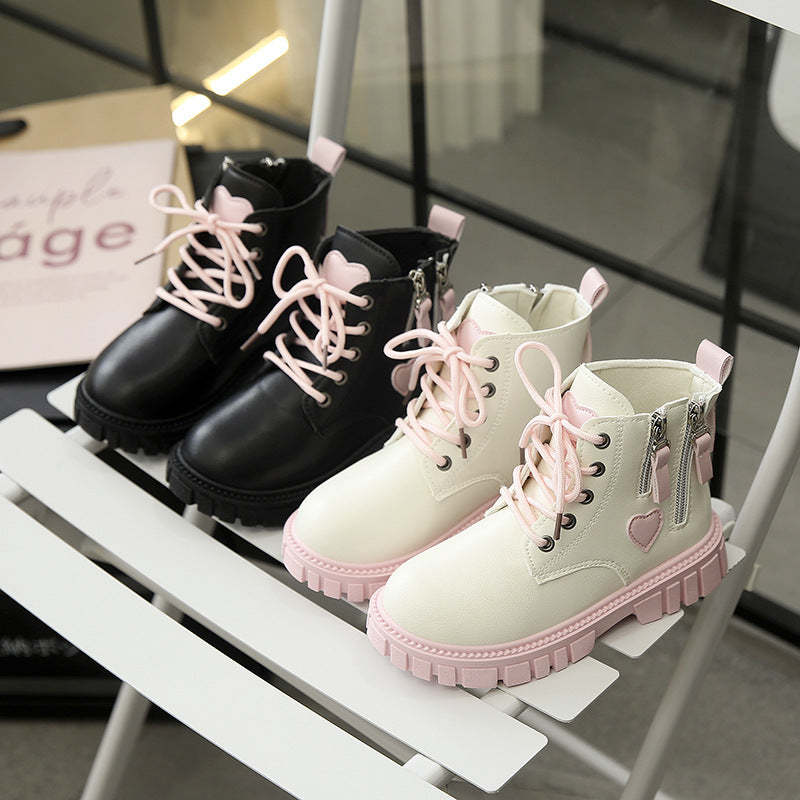 Fashionable women's boots with practical zip function and non-slip sole Lune London