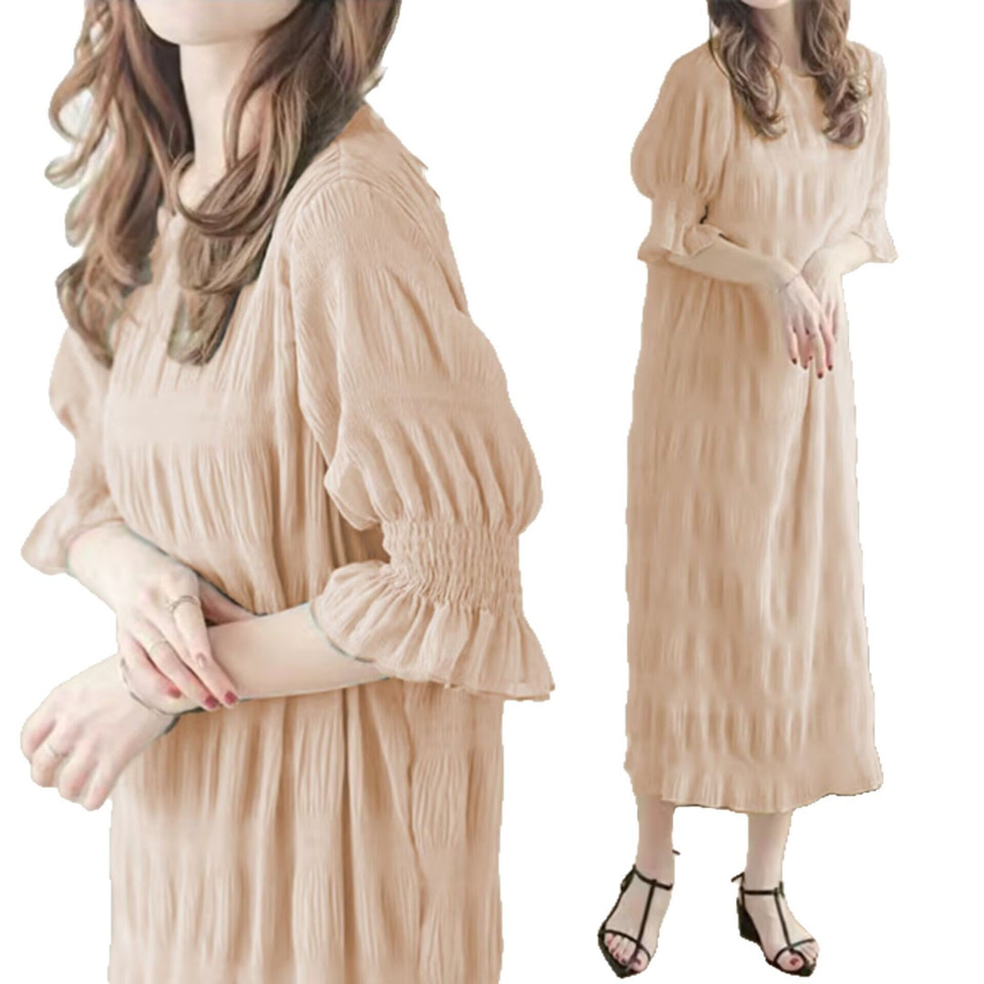 Casual maxi dress for women with elastic puff sleeves and a refined textured design Lune London