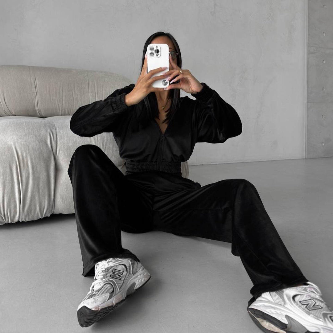 Women's sports outfit with elastic waistband and modern zipper Lune London