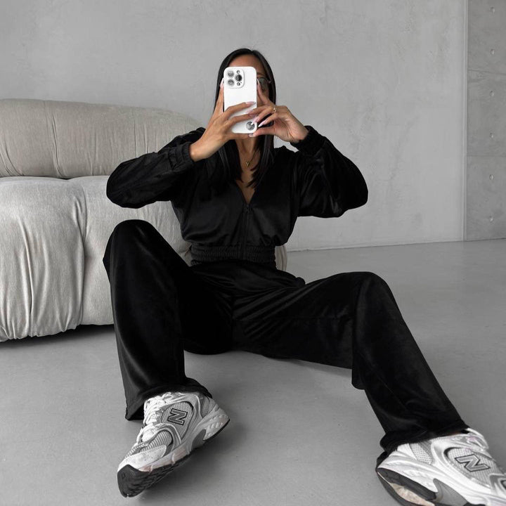 Women's sports outfit with elastic waistband and modern zipper Lune London