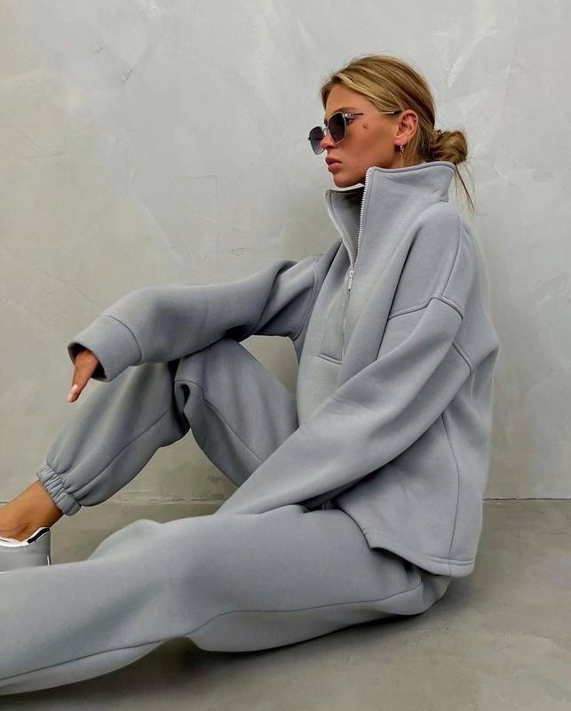 Lune London women's sporty fleece sweatshirt set and high-neck jogging pants