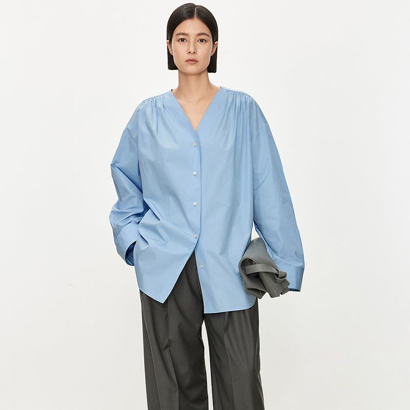 Chemise surdimensionnée à la mode pour femmes avec un col en V raffiné Chic & Stil
