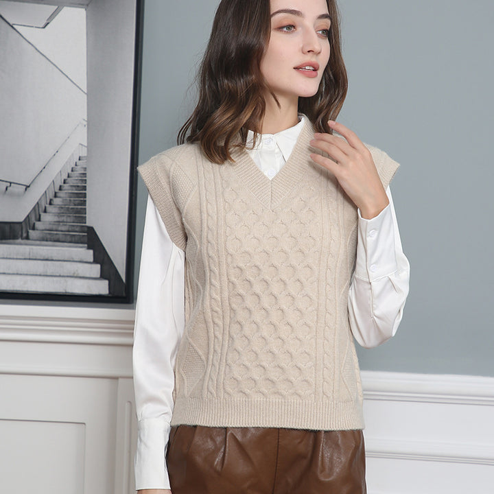 Knitted women’s vest with V-neck and cable pattern Lune London