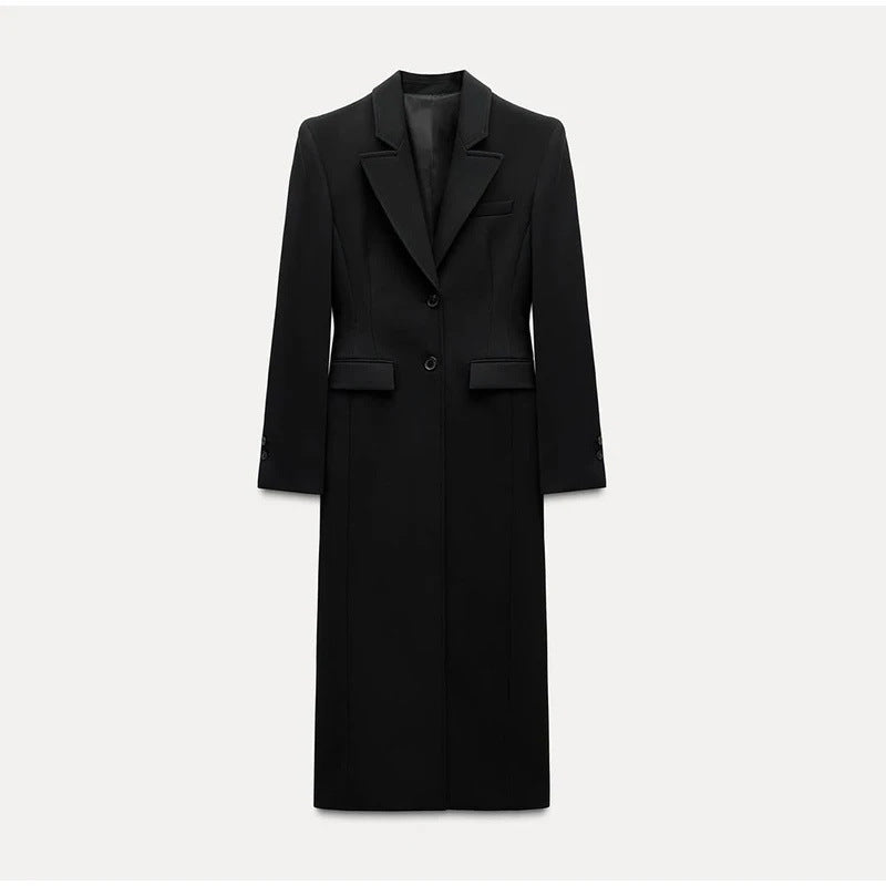 Ladies elegant long blazer with a slim silhouette and classic details Lune London