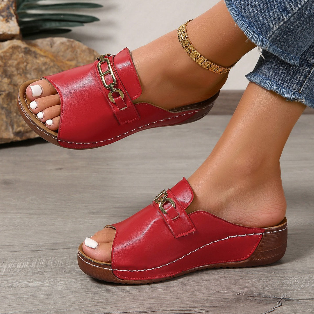 Women’s strap sandals with elegant buckle and comfortable sole technology Lune London