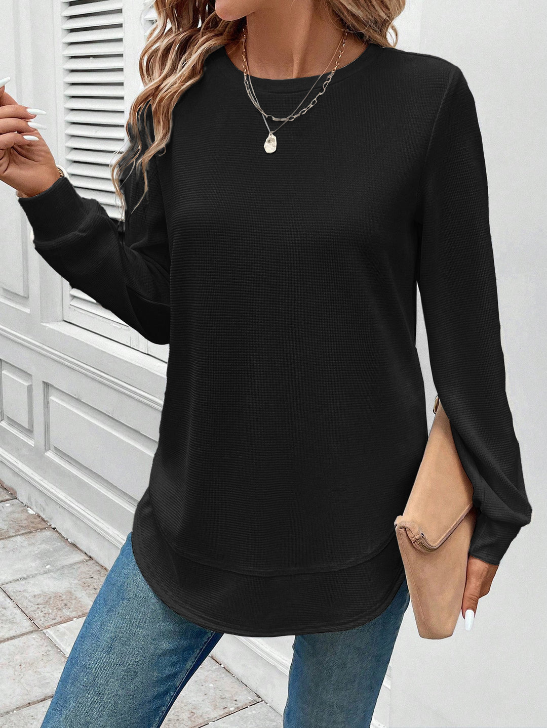 Casual long sleeve t-shirt for women with a fine texture and side slits Lune London
