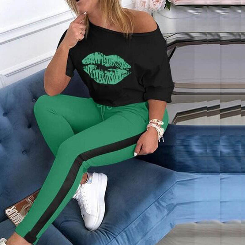 Sweatshirt à motif lèvres pour femmes et leggings sportifs Chic & Stil