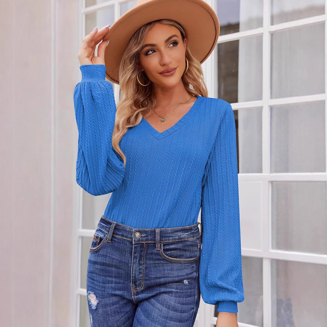 Women's knit sweater with a fine ribbed texture and a casual V-neck Lune London