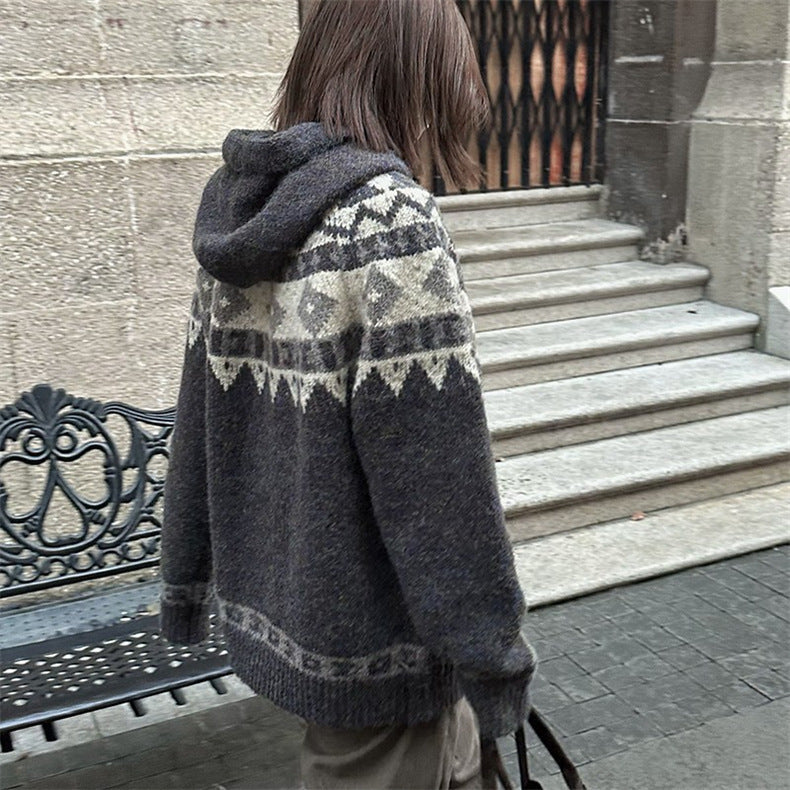 Cardigan en tricot confortable pour femmes avec capuche et motifs traditionnels Chic & Stil