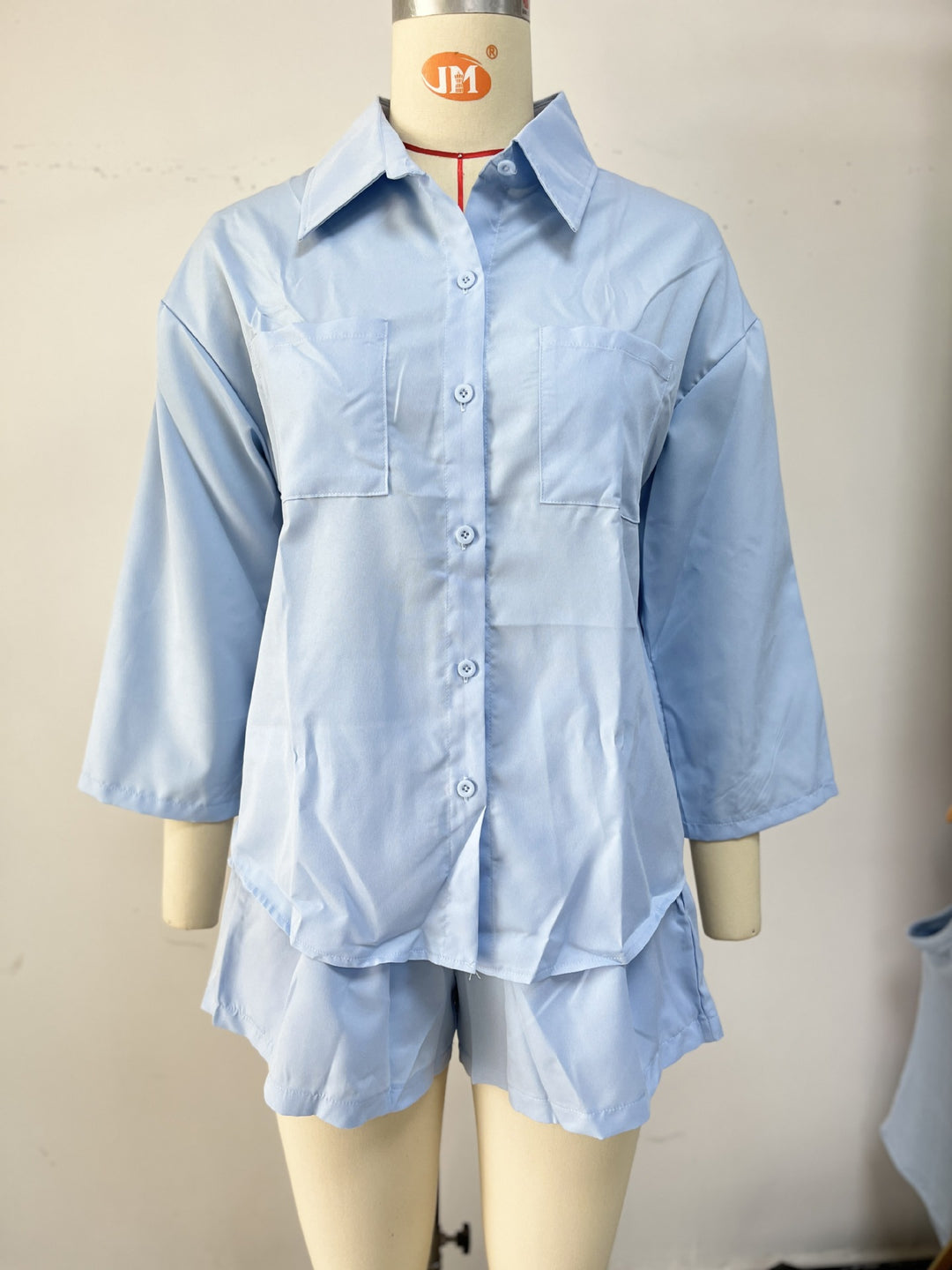 Ladies elegant and light two-piece set with a loose fit and practical pockets Lune London