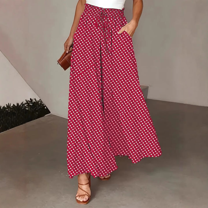 Loose-fitting leisure pants for women with an elastic waistband and side pockets Lune London