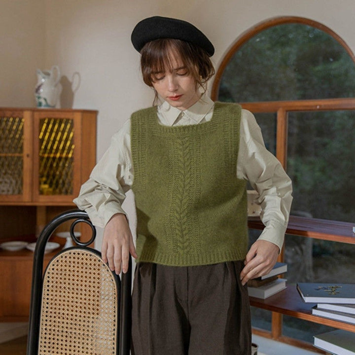 Ladies Chunky Knit Cardigan with Chic Braid Pattern and Style