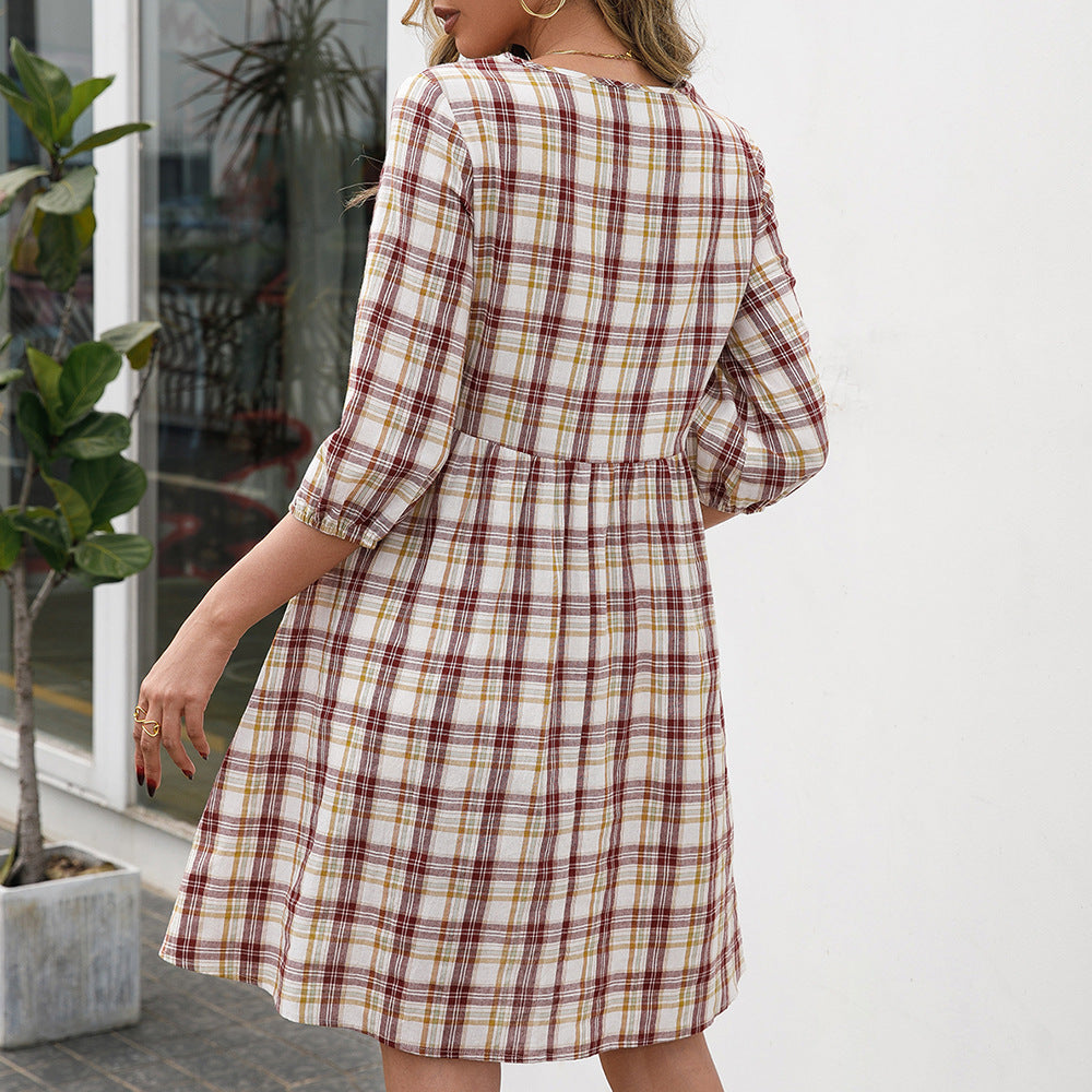 Dress for women with a checkered look and a fitted design Lune London