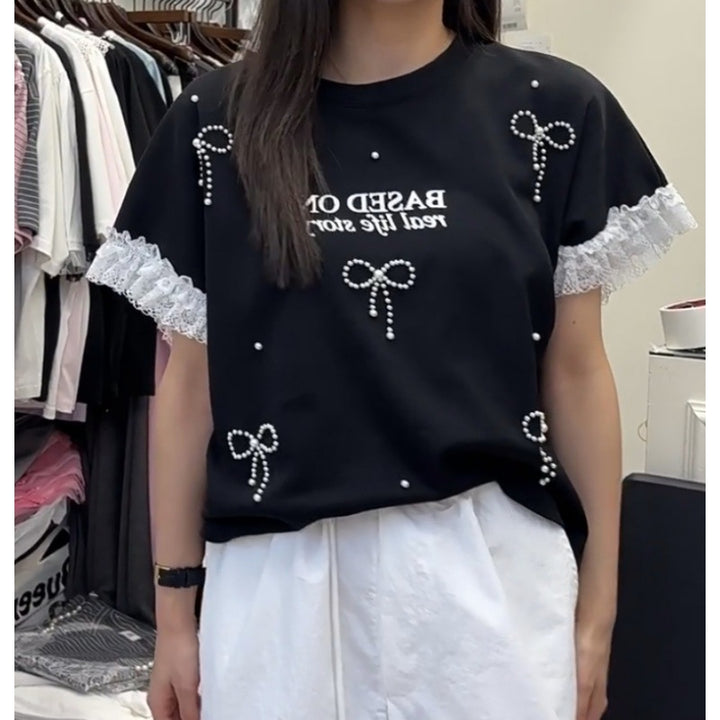 Casual graphic t-shirt for women with lace accents Lune London
