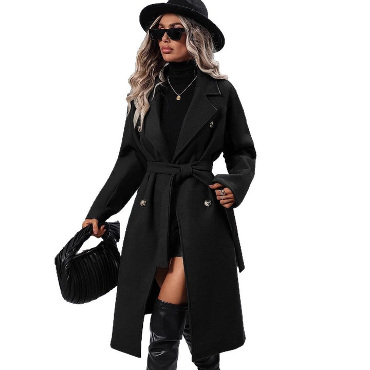 Elegant women's overcoat with tie belt and double row of buttons Lune London