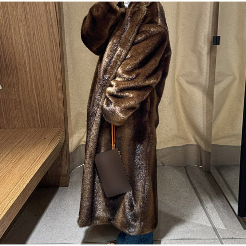 Women's Luxurious Faux Fur Coat with Elegant Cut Lune London