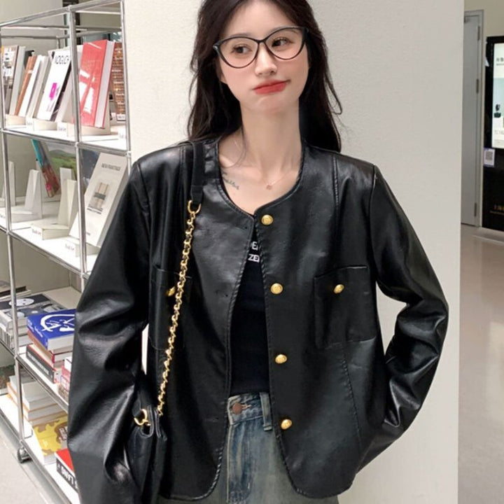Veste en faux cuir pour femmes avec des boutons dorés Chic & Stil