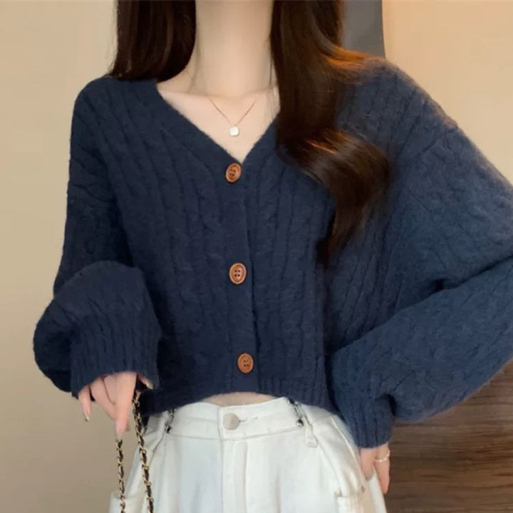 Cardigan court pour femmes avec des manches larges et détail de bouton Chic & Stil