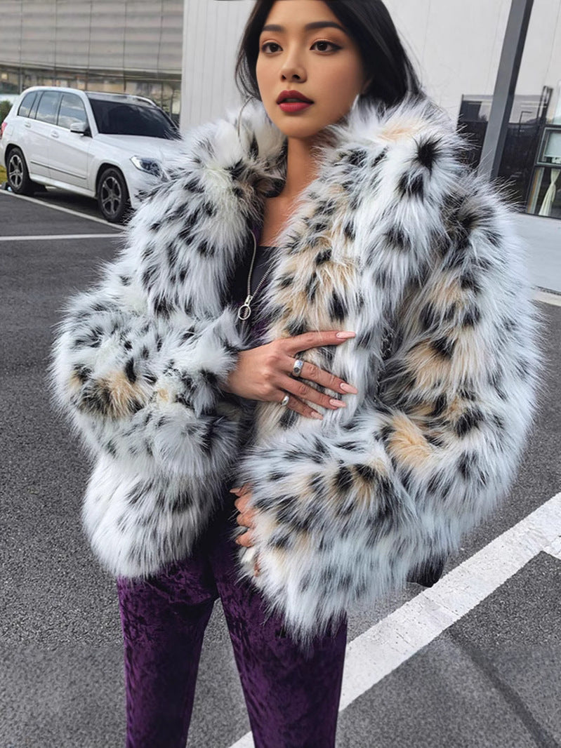 Women Magnificent short fur coat with leopard pattern Lune London