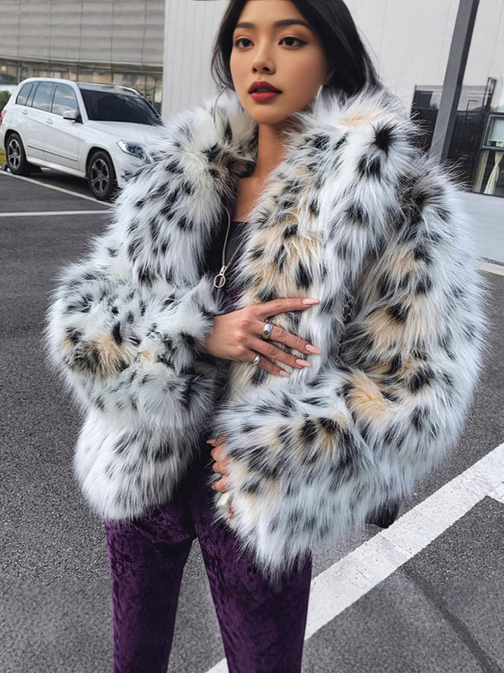 Women Magnificent short fur coat with leopard pattern Lune London