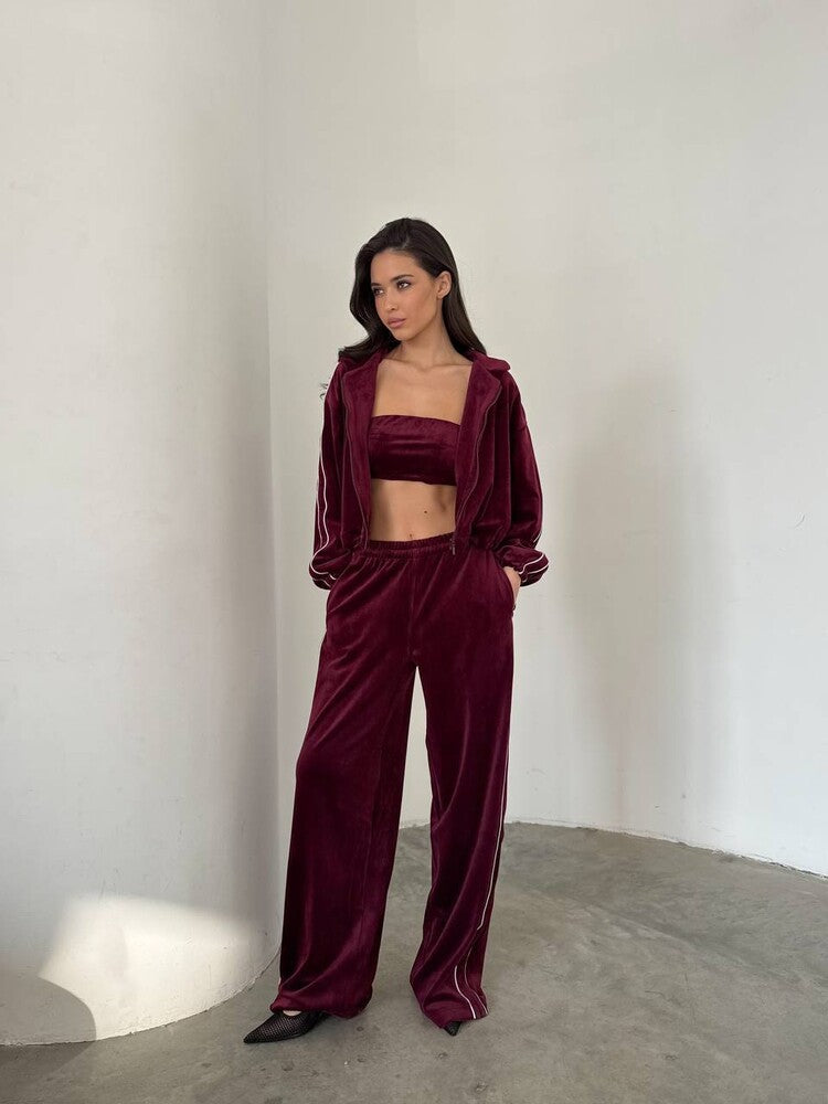 Women's luxurious velour loungewear set with cropped top and wide cut Chic & Stil
