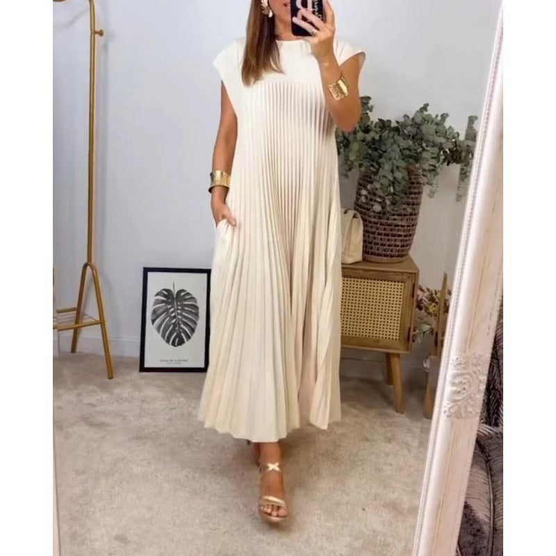 Maxi dress for women with pleated details and side pockets Style and elegance