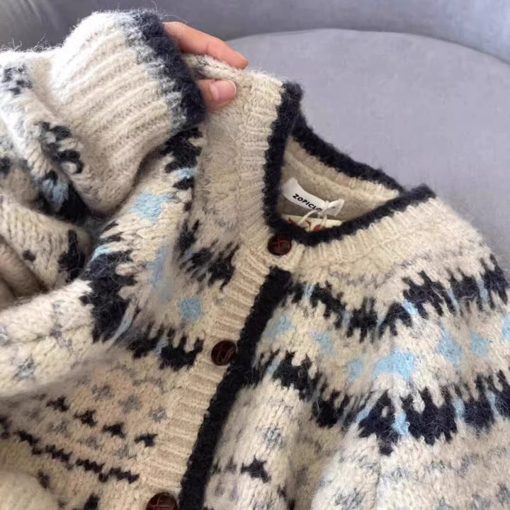 Cardigan pour femmes avec un motif norvégien traditionnel et des boutons de haute qualité Chic & Stil