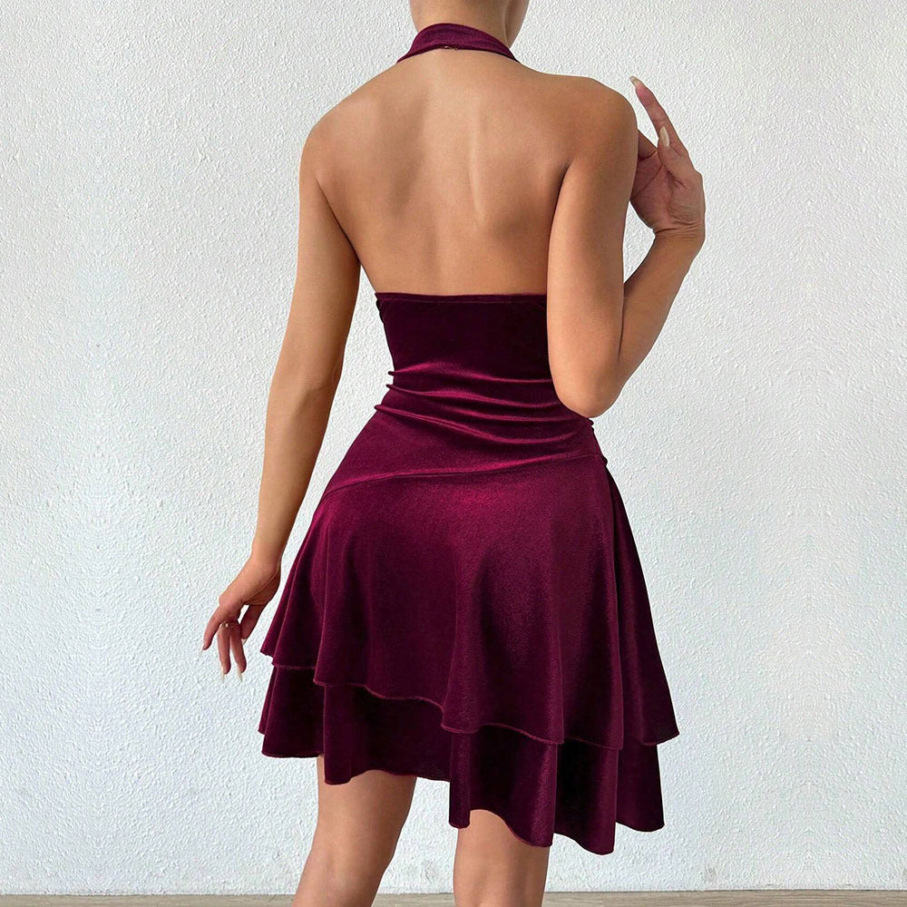 Robe de soirée ajustée pour femmes avec jupe volée et design à col halter Chic & Stil