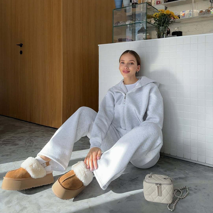 Comfortable fleece jogger set for women with hood and side pockets Lune London